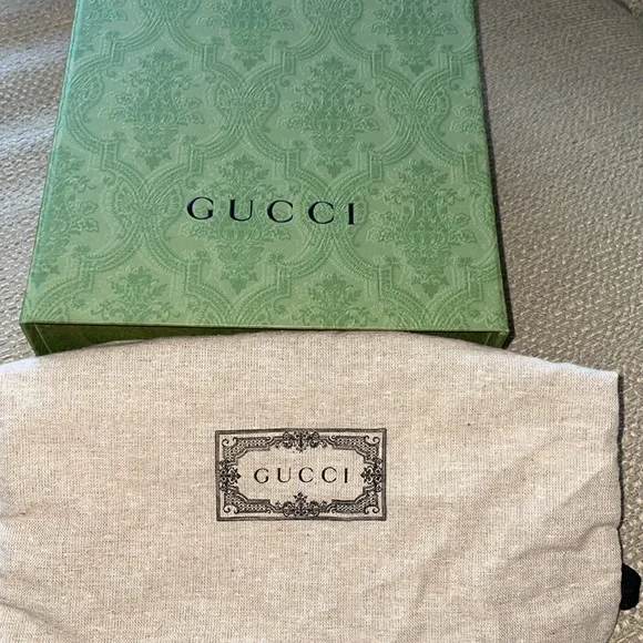 New authentic Gucci reversible belt